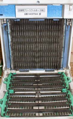 MC809の汚れたストリーマユニット1とプリーツフィルター