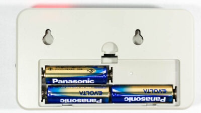 EWS-P52は単三電池3本で動作