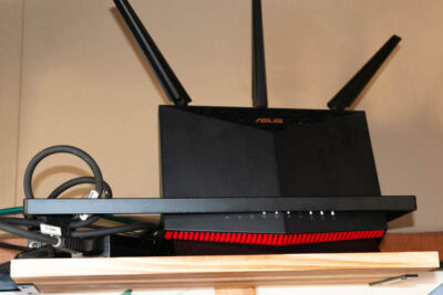 ウォールシェルフにルーターRT-AX86U設置