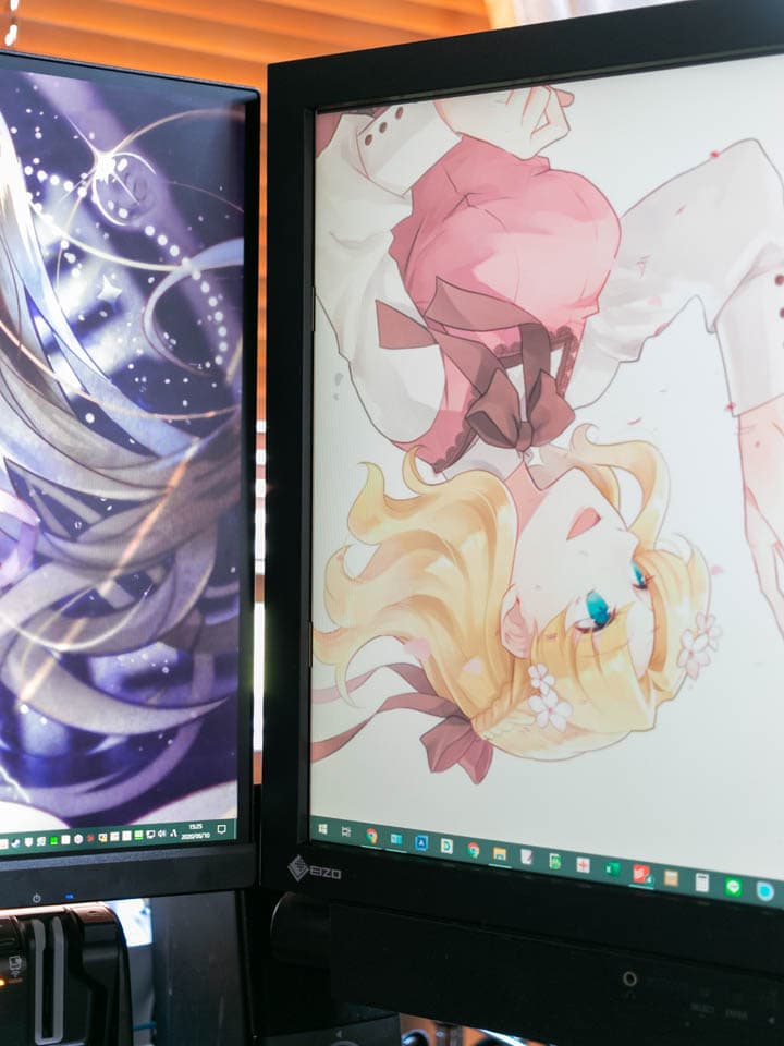 LCD-GCWQ341XDBとFX2431TVの大きさ比較