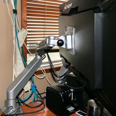 100-LA018とLCD-GCWQ341XDB