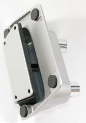 100-LA025のクランプ 裏側