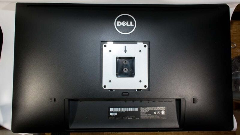 100-LA025のブラケットを液晶モニターに取り付け