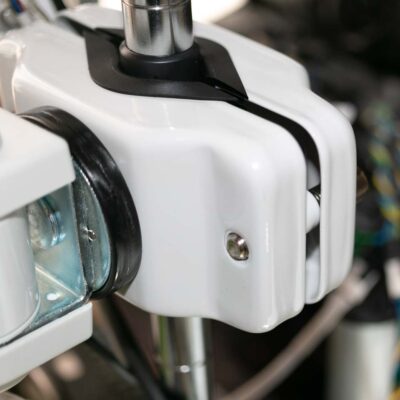 CR-LA352に19mmのメタルラック支柱にはスリープを噛ませて接続