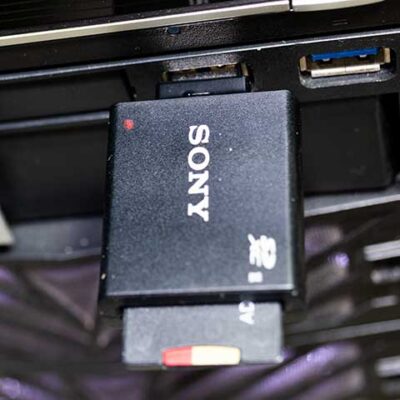 MRW-S1/T1のアクセスランプとコネクタへの差し込み