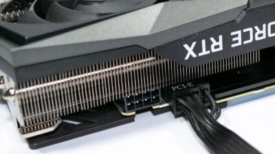 MSI GeForce RTX 3070 GAMING X TRIOの電源コネクタ表側