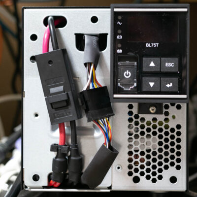 オムロン UPS BL75Tの前面パネルの取り外し