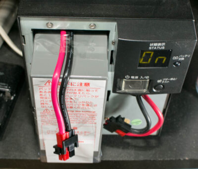 オムロン UPS BN7Sのバッテリーの取り外し