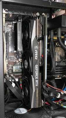 PCケースRV03にMSI GeForce RTX 3070 GAMING X TRIOを取り付け
